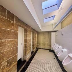 Zelfs de wc's hier zijn mooi