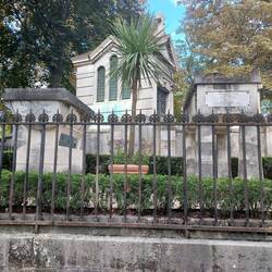 Grave of : left Jean de la Fontaine , right Moliere