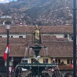 Inka Statue auf dem Plaza de Armas