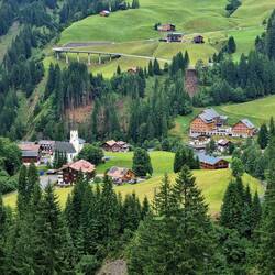 Das Berghaus Schröcken (rechts)