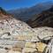 Maras Salt Mines, Salzwasser aus den Bergen wird in flachen Becken aufgefangen und sonnengetrocknet