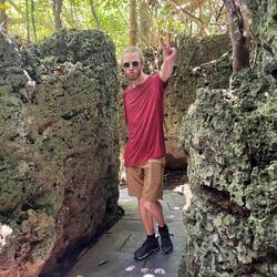 Beatles glasses and Gollum-like rock crawling... true British behaviour.