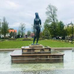 Nacktheit und kalte Füsse den ganzen Winter über