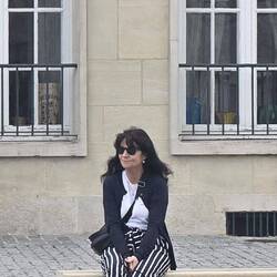 Vor Gotteshäusern sitzen immer einzelne Personen wartend mit Hund, denn Gott mag keine Hunde 🤨