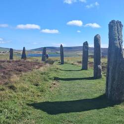 Ring von Brodgar, UNESCO Weltkulturerbe. Einst waren es 60 Steine, heute stehen noch 36.