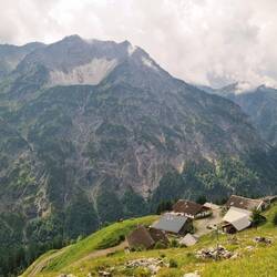 Mittagsrast oberhalb der unteren Ischkarnei Alpe