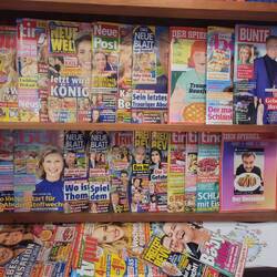 Im Buchladen gibt es selbstverständlich deutsche Bücher, Tageszeitungen und Zeitschriften