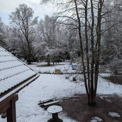 Neuer Schnee, Sogar beim Haus unten