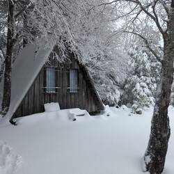 Die Hütte am Berg nach dem 1. Richtigen Schneefall