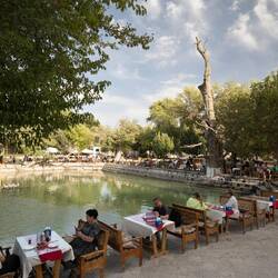 Das Wasserbecken auf dem Lyabi Hauz Platz