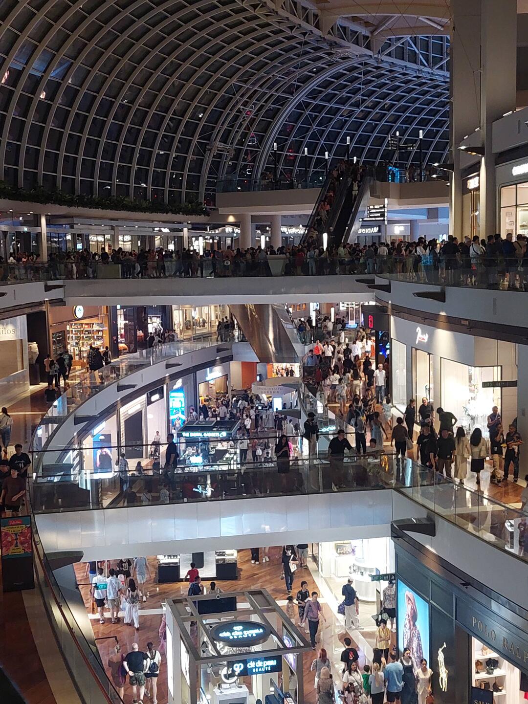 die Mall ist auch abends noch gut besucht