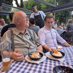 Geburtstagsständchen (und Dessert mit Kerze) vom Wirt