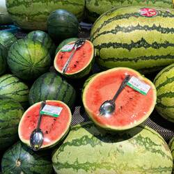 Halbe Wassermelone mit Löffel für 0,55€ / Water Melon with spoon for 0,55€