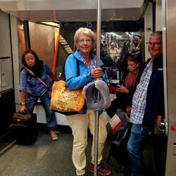 Im "Plain Train" zum Gate E