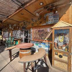 Its the desert, not a lot of outdoor eating