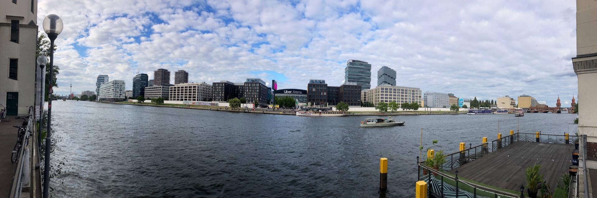 Blick über die Spree in Kreuzberg