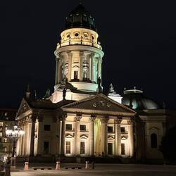 Der schönste Platz in Berlin, Deutscher Dom links...