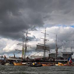 Von der Seite könnte die Stiftung der Belem auch mal etwas Geld zum Segelwaschen in die Hand nehmen.