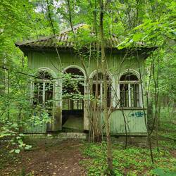 Im verlassenen Dorf.