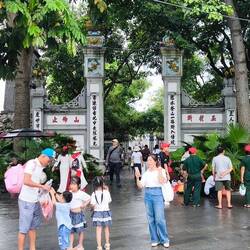 hier geht's zum "Ngoc-Son-Tempel"