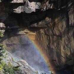 Glo-Schlucht mit Regenbogen