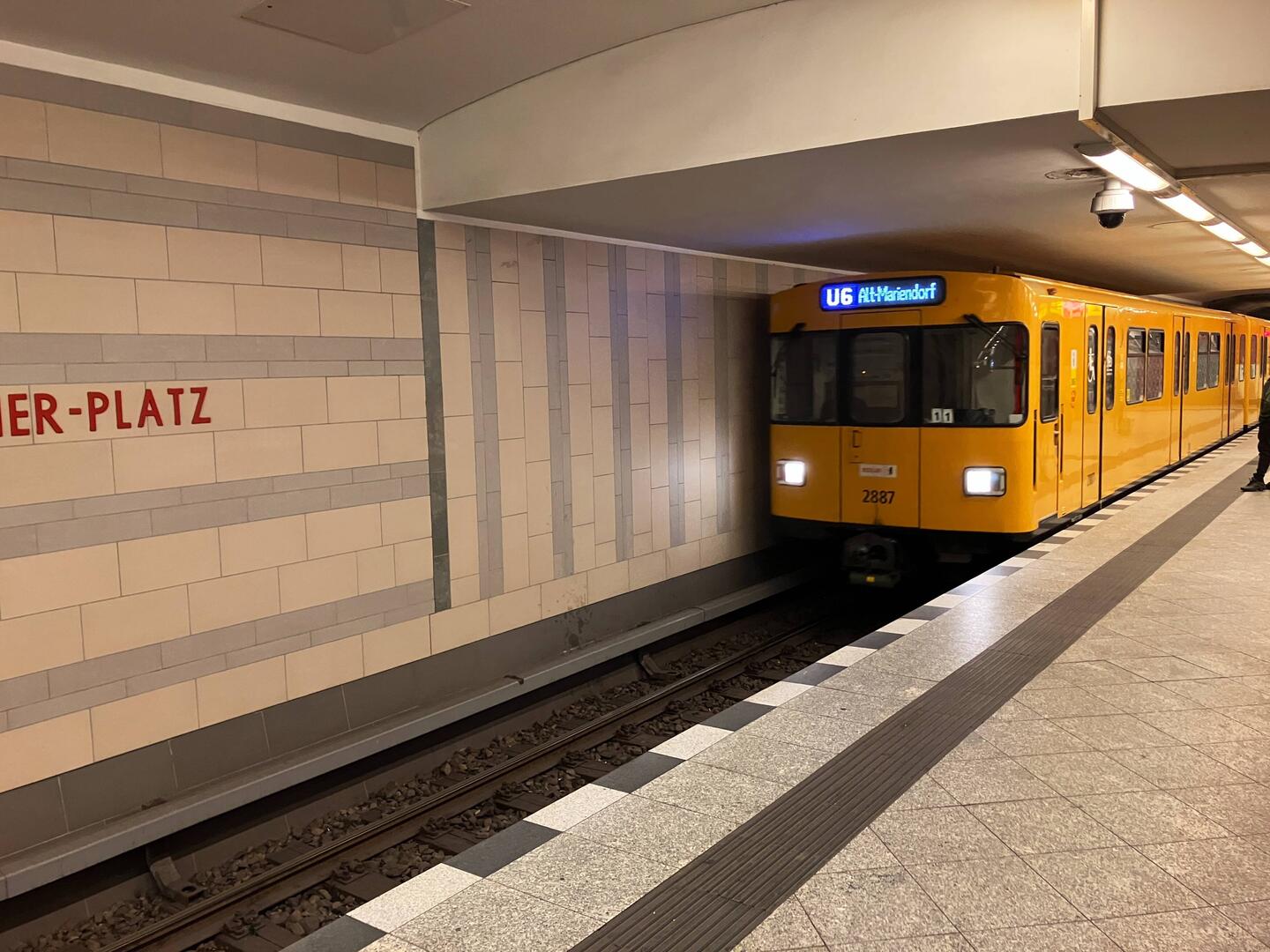 Mit Bus, U- und S-Bahn