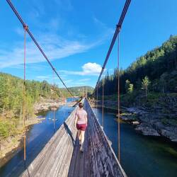 Hängebrücken voll verrostet gibt's auch, bekommt kein TÜV mehr