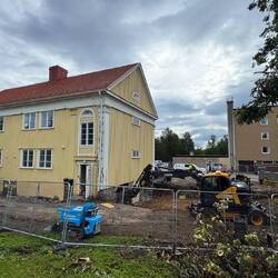 Ein Haus wird für den Umzug vorbereitet.