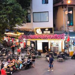 Abendessen im zweiten Stock, Blick von der Terrasse