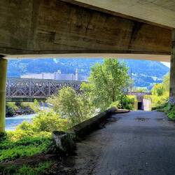 Brückenkonstrukt über der Ill!