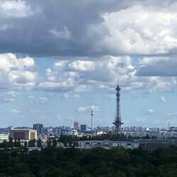 Blick in die Ferne über Berlin zu Funk- und Fernsehturm