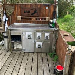 Minibar ist auch vorhanden Getränke für 2€