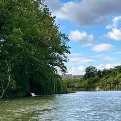 Total lauschige Umgebung unseres Hafens in Hannover mit Stichkanälen.