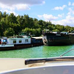 Bei so einem Gefährt, verkehrt gekoppelte Schiffe, kommt man ins Grübeln, wenn die entgegenkommen.