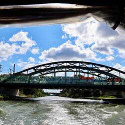 Und der Mittellandkanal bei Hannover hat ewig viele Brücken.