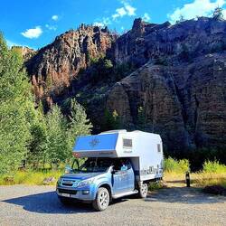 Unser Schlafplätzli mit dem River dahinter