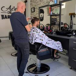 We met a Dutch-speaking barber💈