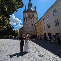 A to wieża zegarowa z obłędną kopułą w całej okazałości