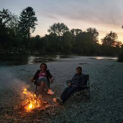 Lagerfeuer im Sonnenuntergang