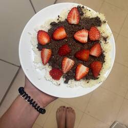 tapioka (gebratenes maniokmehl) als dessert. aklei wie riebel