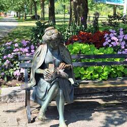 Statue beim Devonian Harbour Park