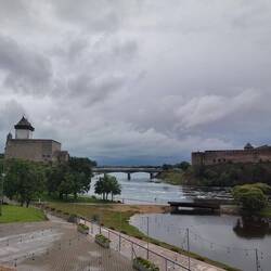 Die Burgen in Narva und auf der russischen Seite
