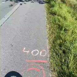 Boßelnarkierung auf der Straße