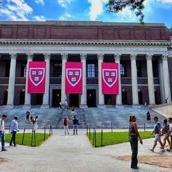 Wir haben's geschafft, endlich an der weltberühmten Harvard University