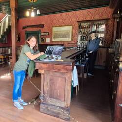 Salooneinrichtung bis ins kleinste Detail wie vor über 100 Jahren