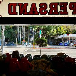 Het uitzicht vanuit het koffieapparaat en het bestelhoekje