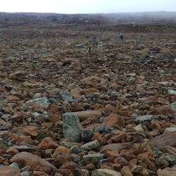 The path up. In the distance few other hikers.