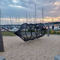 Den Spielplatz gab es schon hier, als unsere Kinder noch hier glücklich im Sand spielten 😄