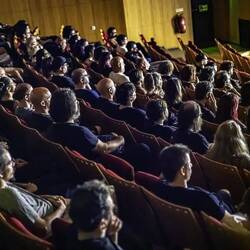 Publikum beim Eröffnungsfilm "Monk in Pieces" - Foto nicht von mir, bin ja drauf ;)