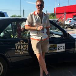 Mischung aus Dean und James Bond... lässig